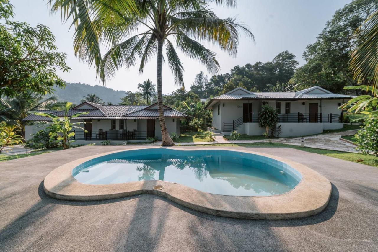 Surfer'S Village Khao Lak Exterior photo