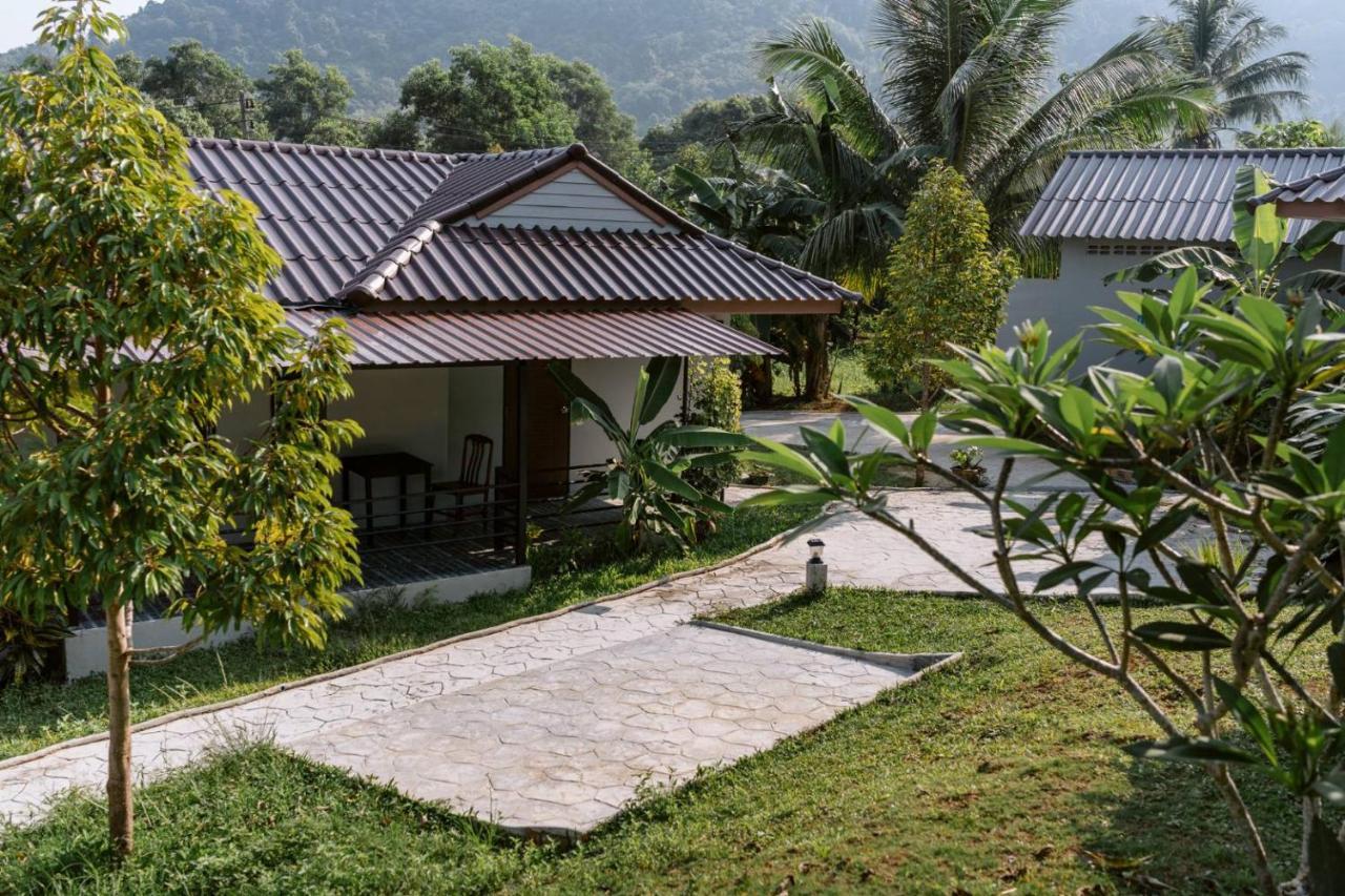Surfer'S Village Khao Lak Exterior photo
